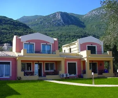Hébergement de vacances Beachfront Villas *